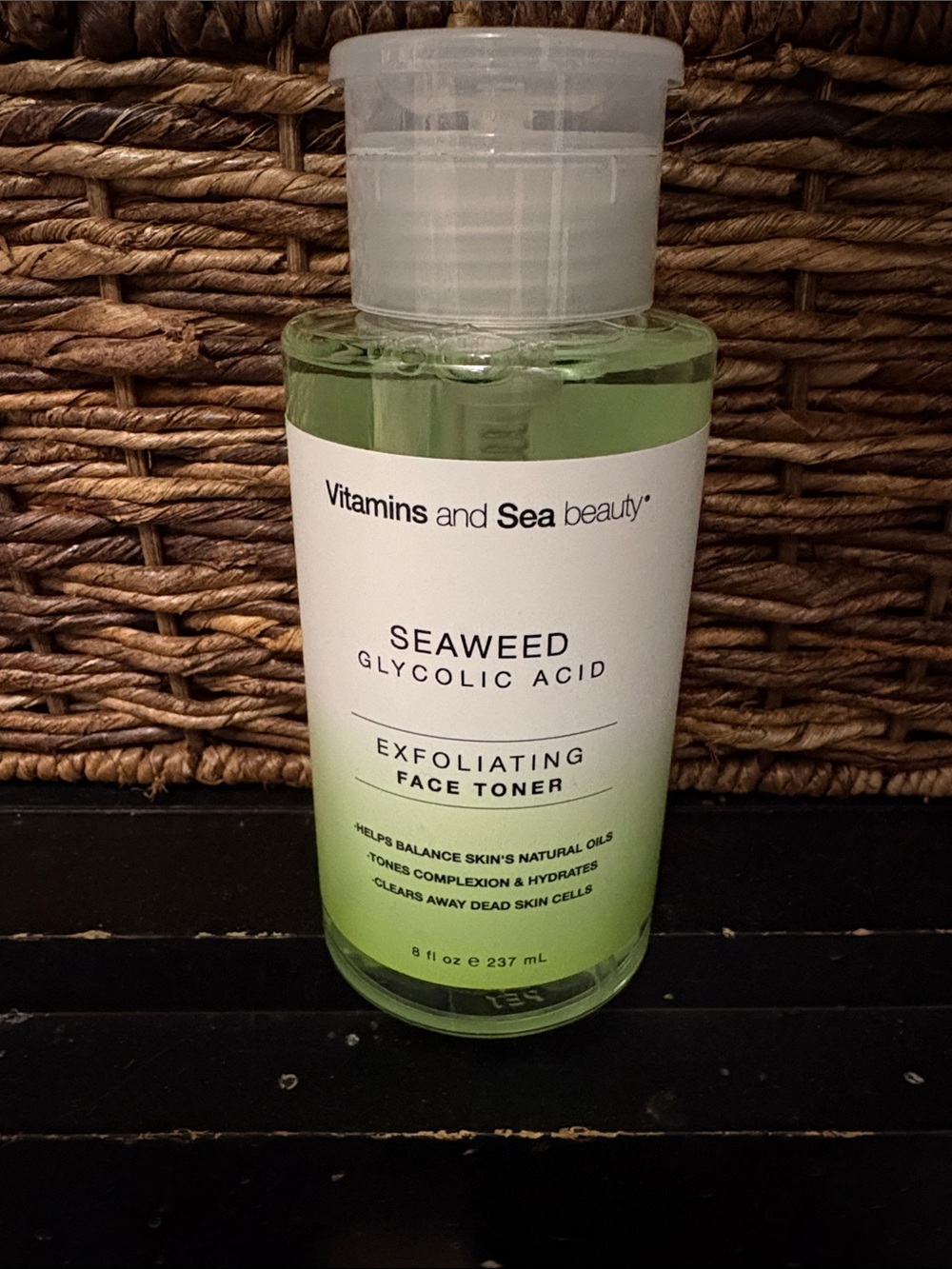 Seaweed Glycolic Acid Exfoliating Face Toner - Green